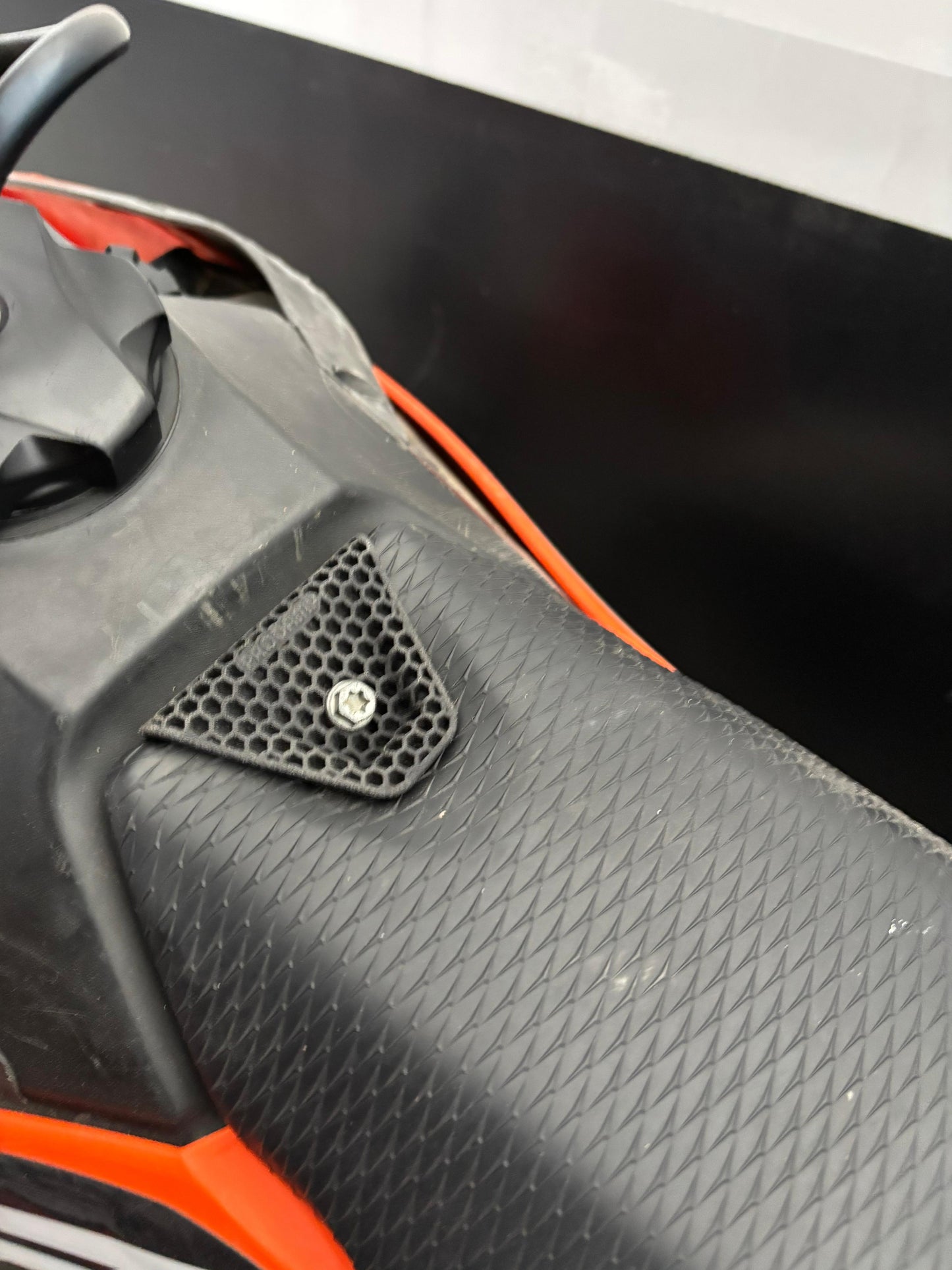 KTM SX450 Seat retainer